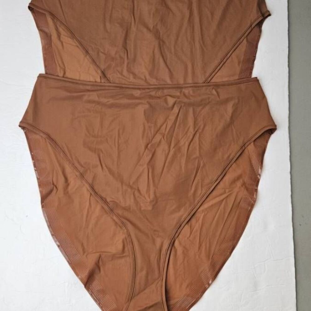 2 PAIR SKIMS HI RISE PANTY NWT